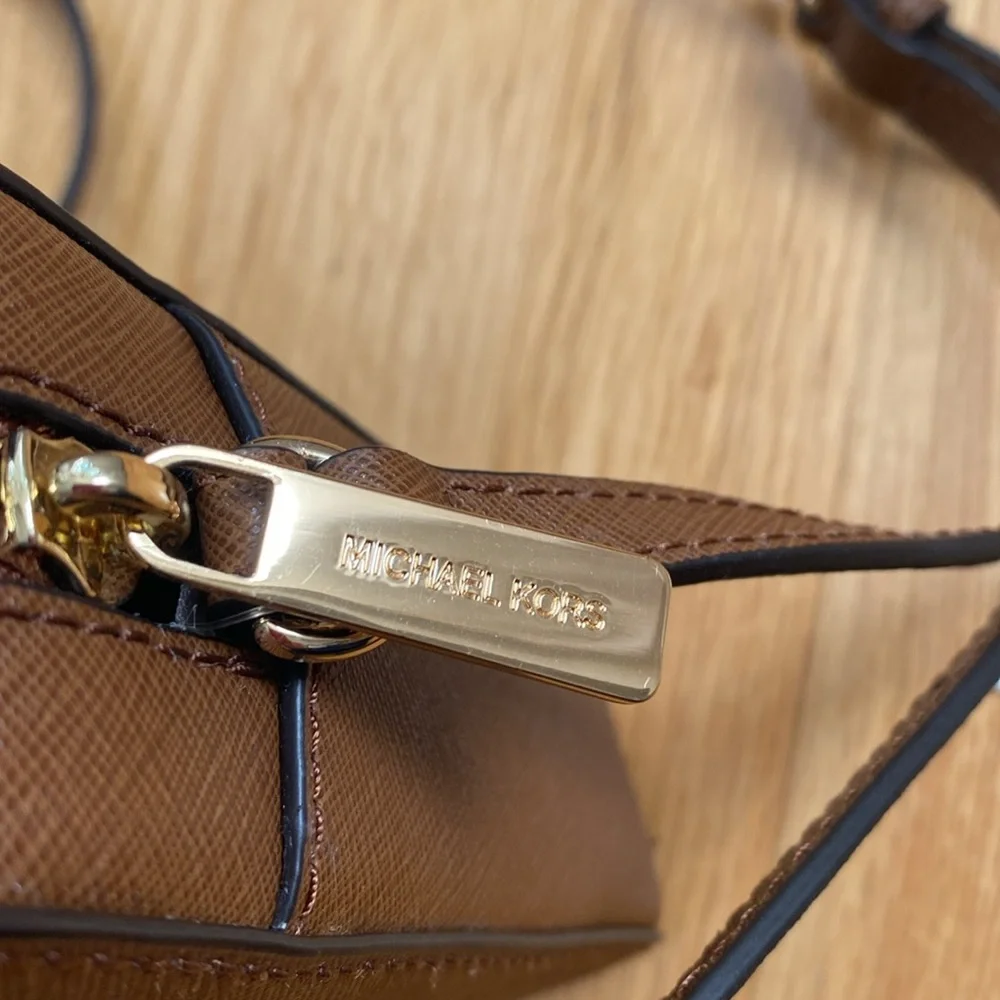 NWT Michael Kors Sandrine Stud Crossbody Leather Bag - Picture 8 of 9